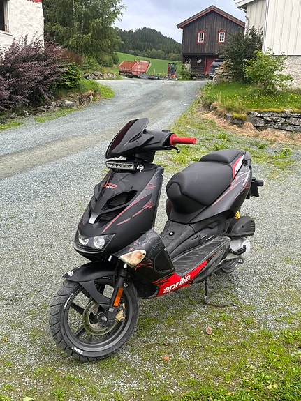 Aprilia SR 50 4 of 17