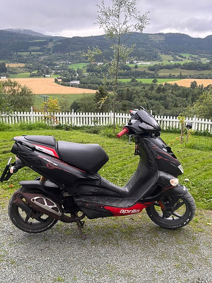 Aprilia SR 50 2 of 17