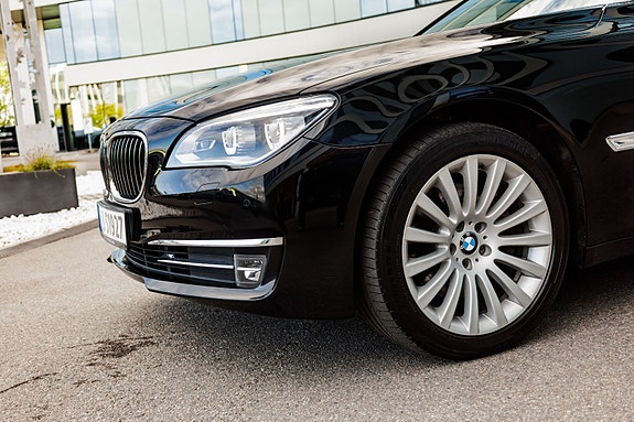 BMW 730d 9 of 30