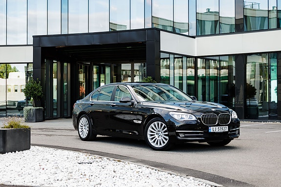 BMW 730d 2 of 30