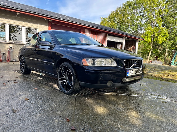 Volvo S60 2 of 11