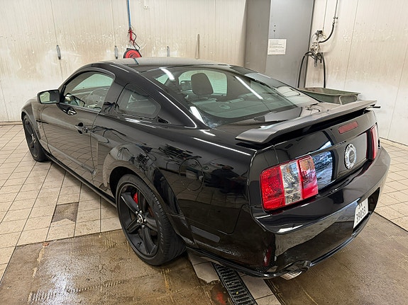 Ford Mustang 4 of 21