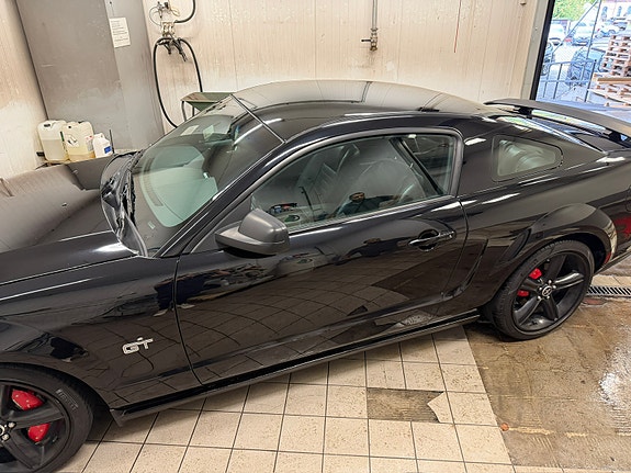 Ford Mustang 3 of 21