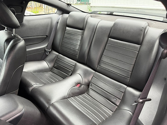 Ford Mustang 17 of 21