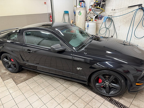 Ford Mustang 8 of 21