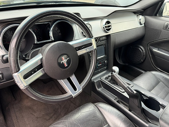 Ford Mustang 12 of 21