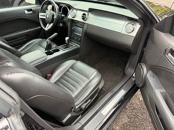 Ford Mustang 14 of 21