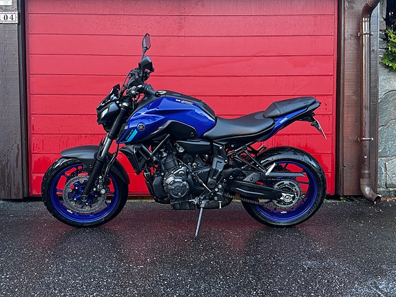 Yamaha MT-07 2 of 7
