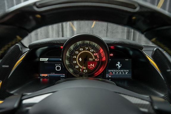 Ferrari 812 Superfast 18 of 30