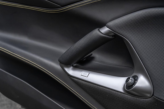 Ferrari 812 Superfast 14 of 30