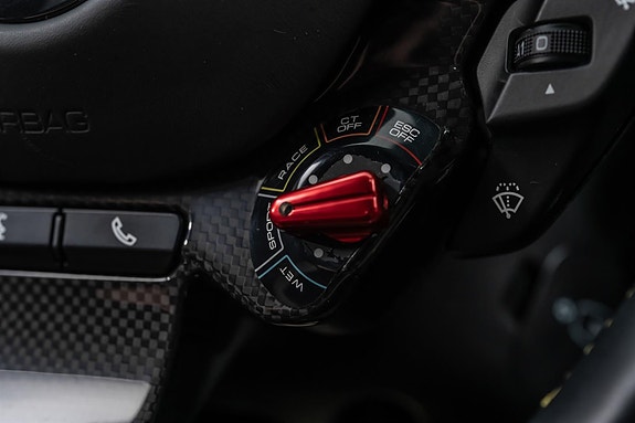 Ferrari 812 Superfast 22 of 30
