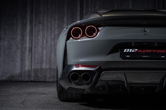 Ferrari 812 Superfast 11 of 30
