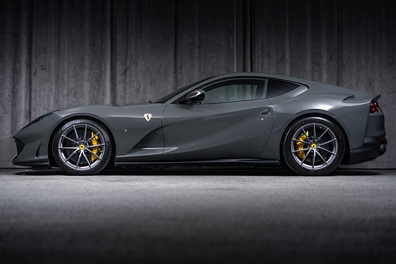 Ferrari 812 Superfast 2 of 30