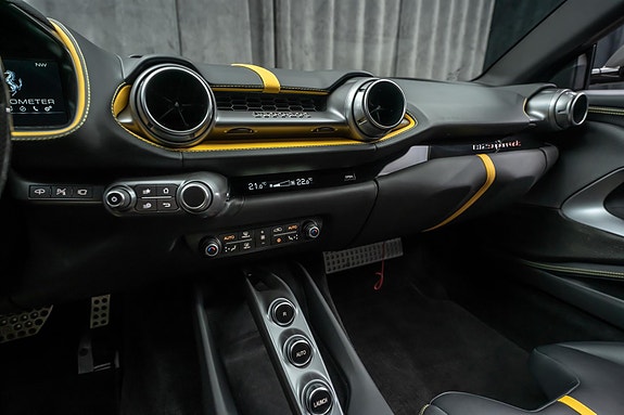 Ferrari 812 Superfast 24 of 30