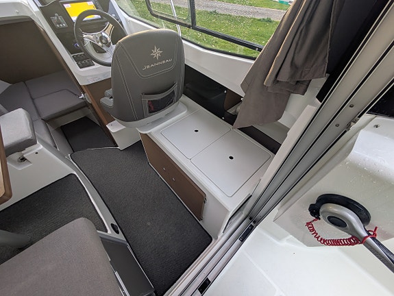 Jeanneau Merry Fisher 695 Cruiser 23 of 30