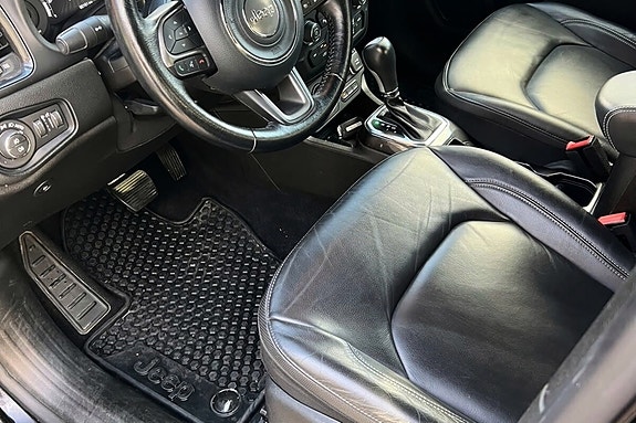 Jeep Renegade 6 of 6