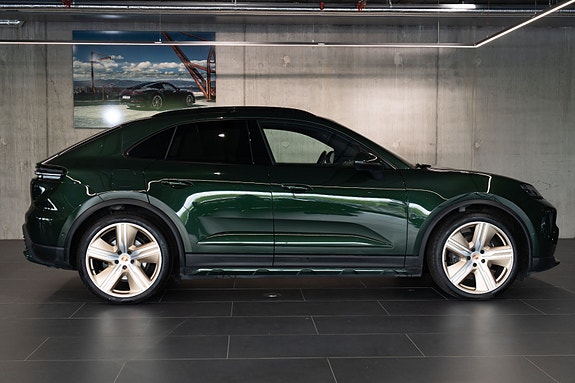 Porsche Macan 8 of 26