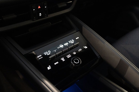 Porsche Macan 16 of 26
