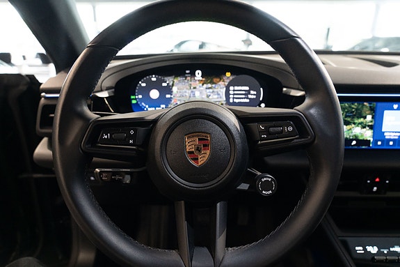 Porsche Macan 12 of 26