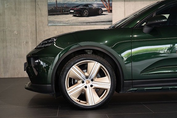 Porsche Macan 22 of 26