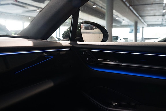 Porsche Macan 17 of 26