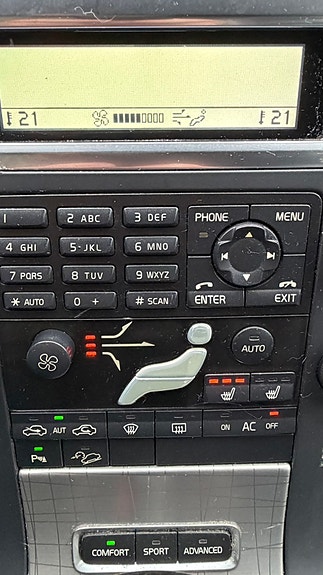 Volvo XC70 27 of 30