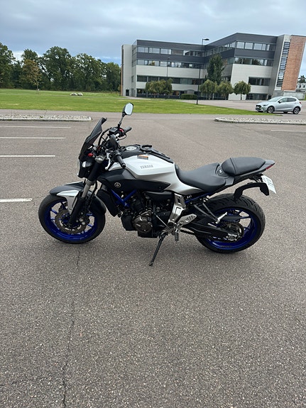 Yamaha MT-07 2 of 11
