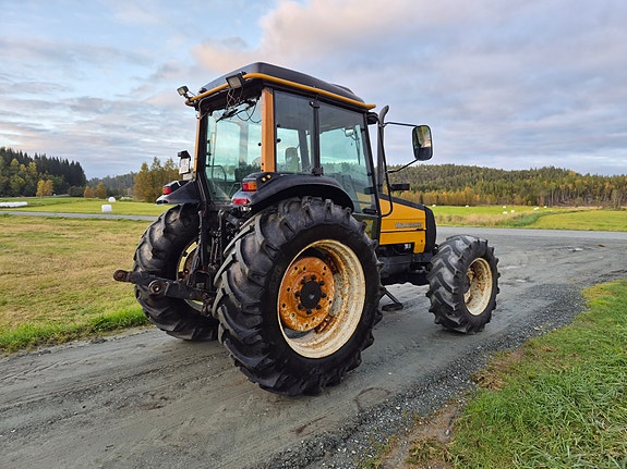 Valtra 900 3 of 16