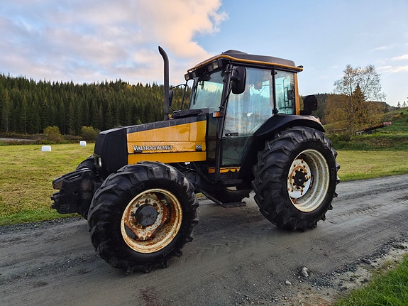 Valtra 900 2 of 16