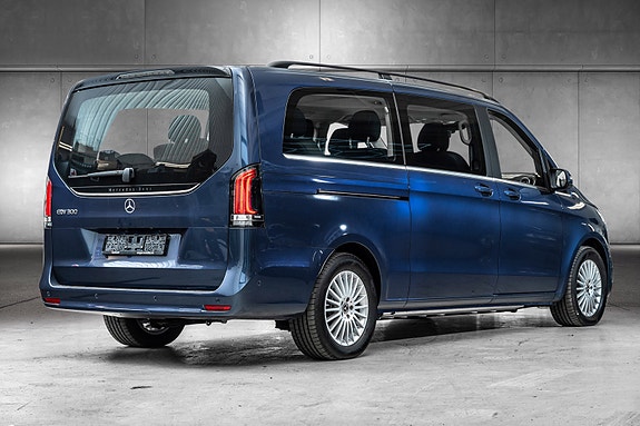 Mercedes-Benz EQV300 3 of 30