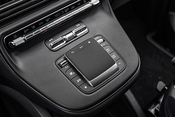 Mercedes-Benz EQV300 29 of 30