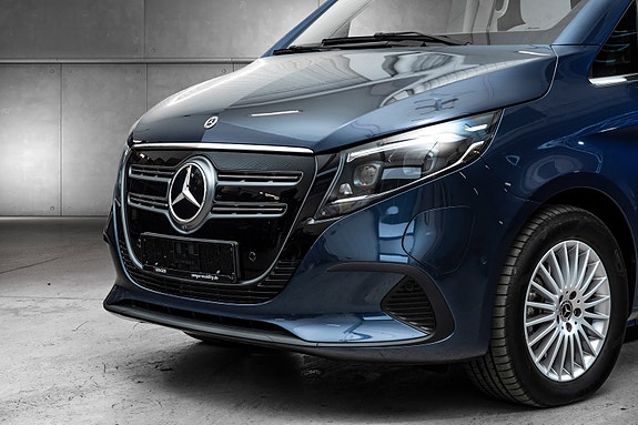 Mercedes-Benz EQV300 2 of 30