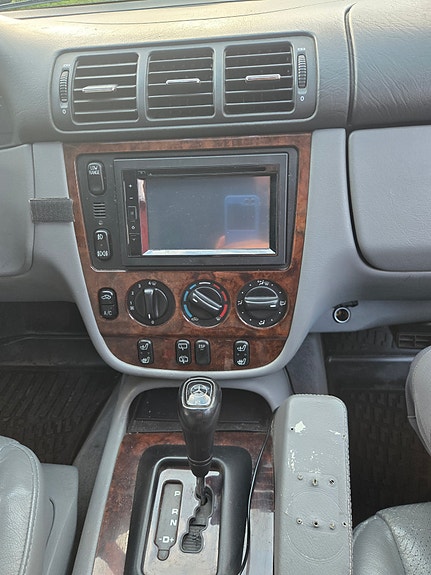 Mercedes-Benz ML320 11 of 12