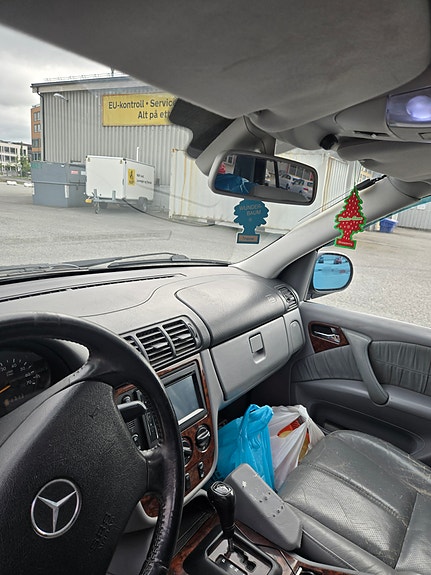 Mercedes-Benz ML320 8 of 12