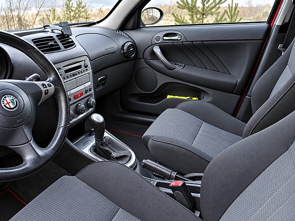 Alfa Romeo 147 10 of 15