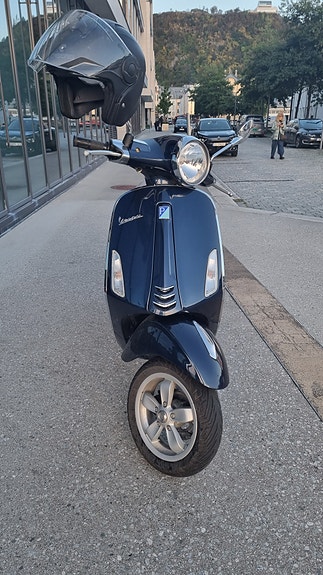 Vespa Primavera 50 2 of 14