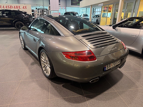 Porsche 911 3 of 13