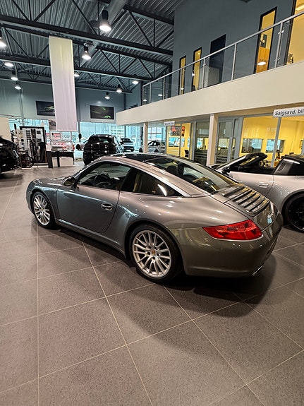 Porsche 911 4 of 13