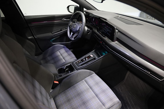 Volkswagen Golf VIII 9 of 12