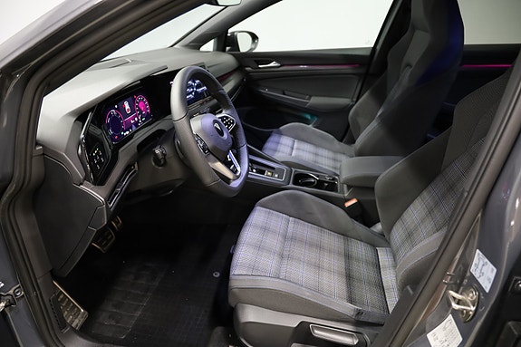 Volkswagen Golf VIII 7 of 12