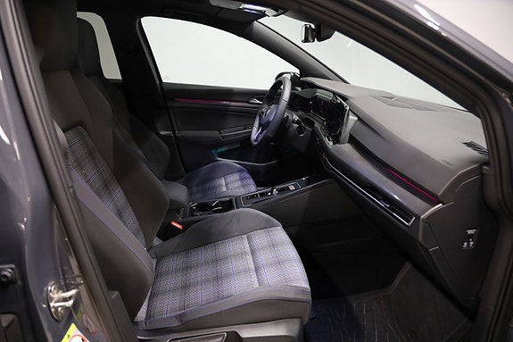 Volkswagen Golf VIII 10 of 12