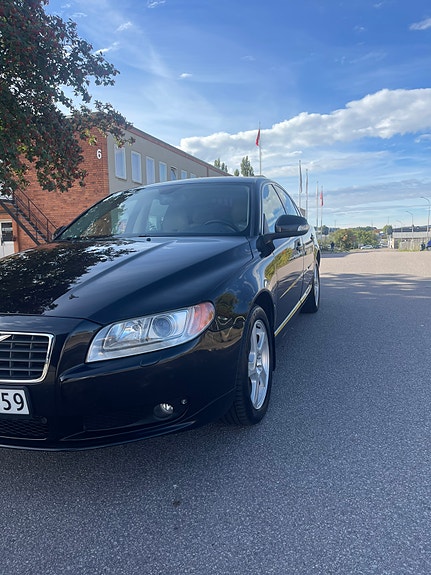 Volvo S80 2 of 11