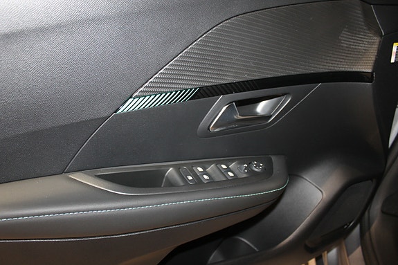 Peugeot e-208 10 of 17