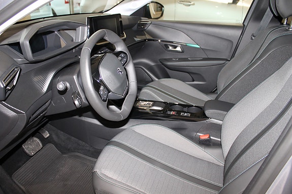 Peugeot e-208 4 of 17