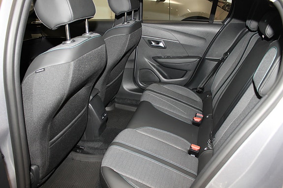 Peugeot e-208 11 of 17