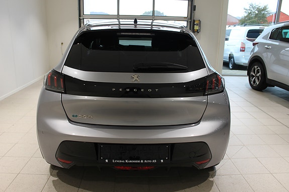 Peugeot e-208 12 of 17