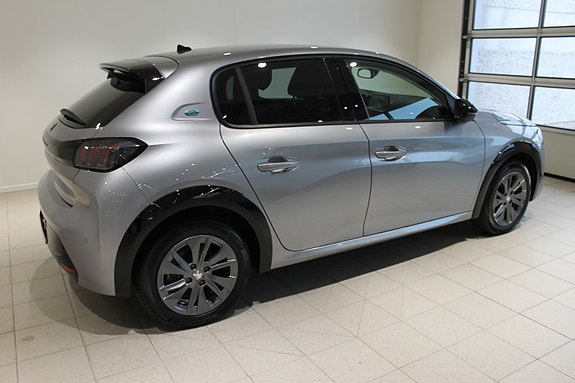 Peugeot e-208 15 of 17