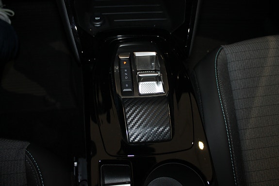 Peugeot e-208 5 of 17