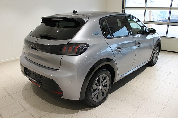 Peugeot e-208 14 of 17