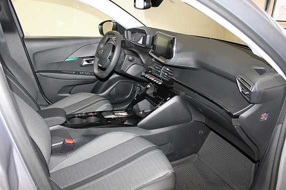 Peugeot e-208 16 of 17